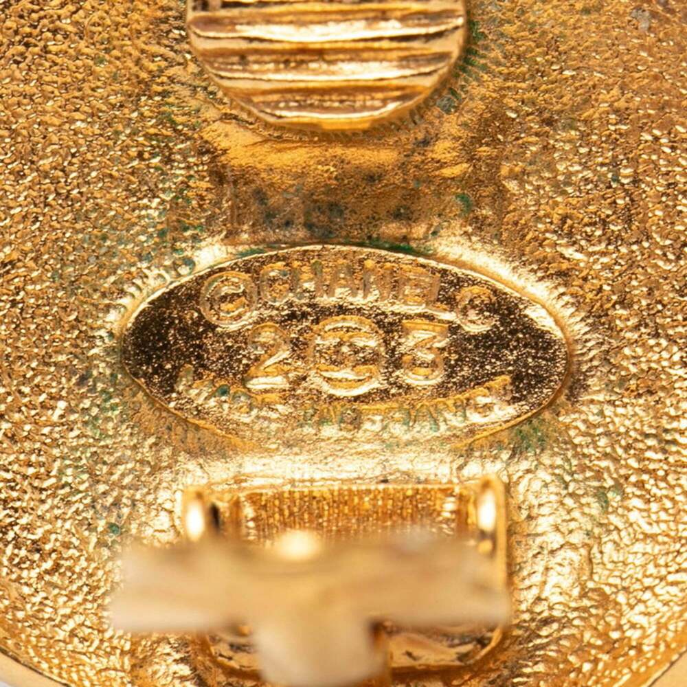 CHANEL Vintage Gold Earrings - Picture 6 of 6